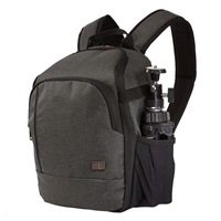 Batoh Case Logic Era CEBP104 pre fotoaparát s objektívom a tablet 10,5", tmavosivý