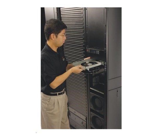 APC (1) ročný záručný servis na mieste pre (1) jednotku na odstraňovanie vzduchu NetworkAIR