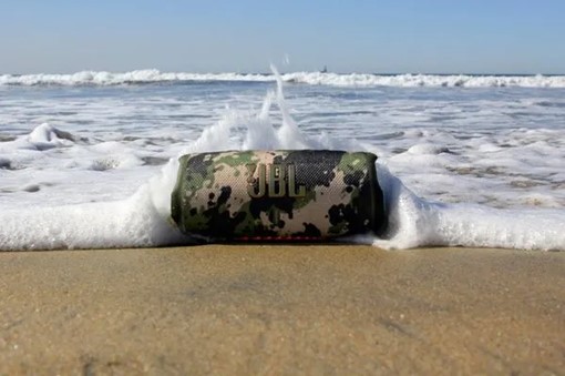 Obr. Spadol vám do piesku? Nevadí, je odolný podľa normy IP67 1605227d