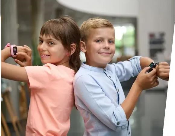 Obr. Inteligentné hodinky Garett Kids Twin 4G 1622655a