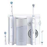 Oral-B Oral Health Center + iO Series 4 White set elektrického zubního kartáčku a ústní sprchy, bílá