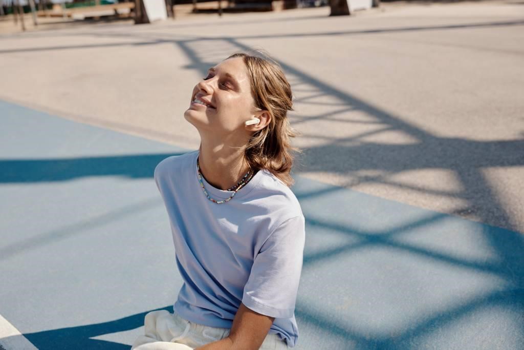 Obr. Pohodlne a bezpečne drží v ušiach – celý deň 1709452c