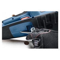 Bosch GKE 18V-40 řetězová pila, rychlost řetězu 12.40 m/s, BITURBO, kryt řetězu, 40cm lišta