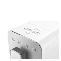 BAZAR - SMEG BCC12WHMEU automatický kávovar, 1350 W, 19 bar, vestavěný mlýnek, 1.4 l nádoba na vodu, opraveno