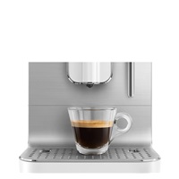 BAZAR - SMEG BCC12WHMEU automatický kávovar, 1350 W, 19 bar, vestavěný mlýnek, 1.4 l nádoba na vodu, opraveno
