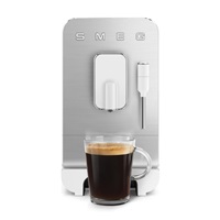 BAZAR - SMEG BCC12WHMEU automatický kávovar, 1350 W, 19 bar, vestavěný mlýnek, 1.4 l nádoba na vodu, opraveno