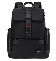 MYBALO ASTON Perfektní volba pro minimalisty s dobrým vkusem 6 ikon: - Nejtenčí batoh - Elegantní - Kapsa na notebook do 15,6" - Kapsa na tablet do 9" - Otevírání o 180 stupňů - USB a USB-C port - Drží tvar - Voděodolný - Skryté kapsy Elegantní a minimalistický Jedná se o velmi elegantní a minimalistický batoh. S tímto parťákem neuděláte chybu při běžném nošení do města, ani na důležité schůzce. Tenký batoh MYBALO Aston je batoh s vůbec nejmenší hloubkou z naší nabídky. Díky tomu působí elegantn