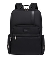 MYBALO ASTON Perfektní volba pro minimalisty s dobrým vkusem 6 ikon: - Nejtenčí batoh - Elegantní - Kapsa na notebook do 15,6" - Kapsa na tablet do 9" - Otevírání o 180 stupňů - USB a USB-C port - Drží tvar - Voděodolný - Skryté kapsy Elegantní a minimalistický Jedná se o velmi elegantní a minimalistický batoh. S tímto parťákem neuděláte chybu při běžném nošení do města, ani na důležité schůzce. Tenký batoh MYBALO Aston je batoh s vůbec nejmenší hloubkou z naší nabídky. Díky tomu působí elegantn