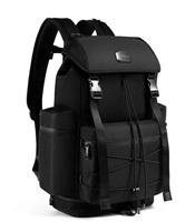 MYBALO ASTON Perfektní volba pro minimalisty s dobrým vkusem 6 ikon: - Nejtenčí batoh - Elegantní - Kapsa na notebook do 15,6" - Kapsa na tablet do 9" - Otevírání o 180 stupňů - USB a USB-C port - Drží tvar - Voděodolný - Skryté kapsy Elegantní a minimalistický Jedná se o velmi elegantní a minimalistický batoh. S tímto parťákem neuděláte chybu při běžném nošení do města, ani na důležité schůzce. Tenký batoh MYBALO Aston je batoh s vůbec nejmenší hloubkou z naší nabídky. Díky tomu působí elegantn