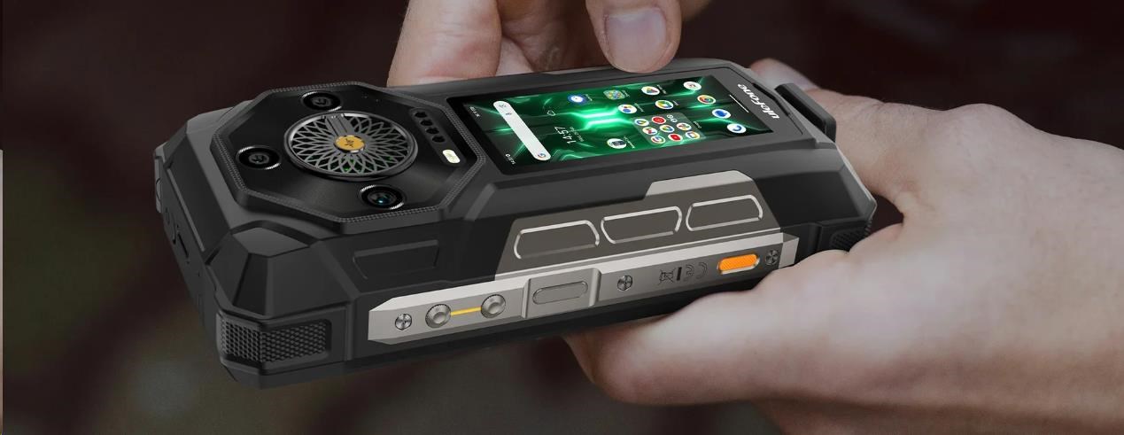 Obr. Dvojitá obrazovka zdvojnásobuje možnosti 1778586c