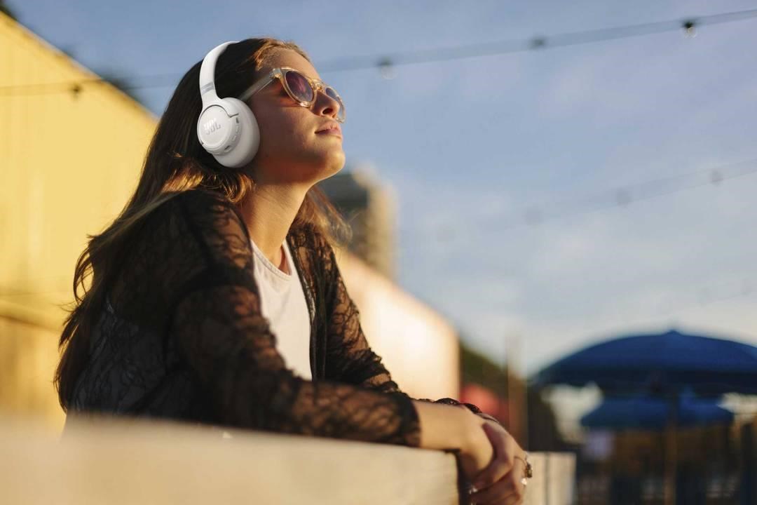 Obr. Zvuk JBL Pure Bass ve vysokém rozlišení plus Spatial Sound 1794670a