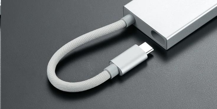 Obr. Důmyslná správa kabelů 1795680f