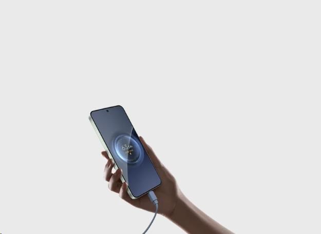 Obr. Integrovaný USB-C kabel a praktické poutko 1795685c