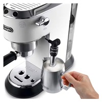 DeLonghi Dedica EC685.W Style pákový kávovar, 1450 W, 15 bar, technologie Thermoblock, Cappuccino systém, bílá