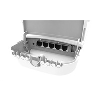 MikroTik RouterBOARD OmniTik 5 ac PoE, 720MHz CPU, 128MB RAM, PoE out,5x GLAN,5GHz Wi-Fi, 2x7.5dBi, 802.11a/n/ac, vrátane. L4